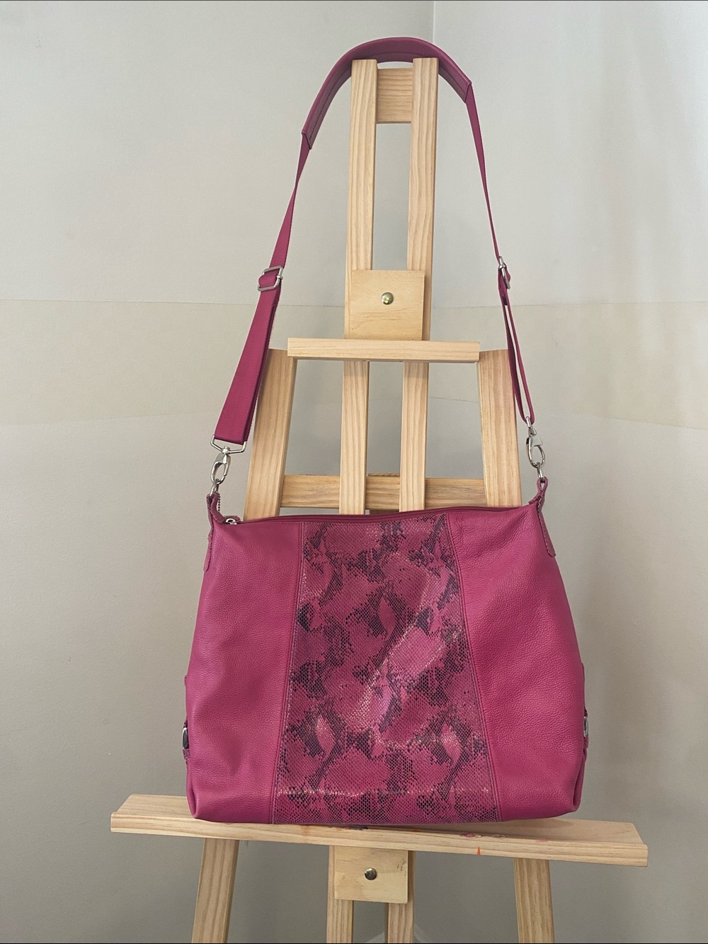 Soprano, raspberry, pink, leather shoulder bag/snake, embossed accent/